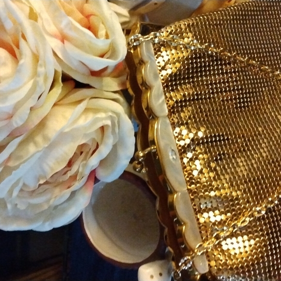 Vintage,Whiting&Davis # 2981,Gold Metallic Evening Bag with Mother of Pearl top. - Picture 16 of 16